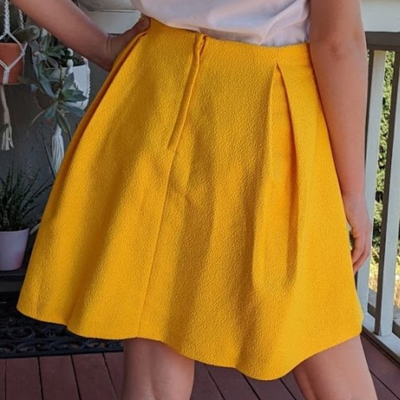 H&M Pleated Yellow A-Line Skirt, Sz. US 4 - Picture 2 of 3